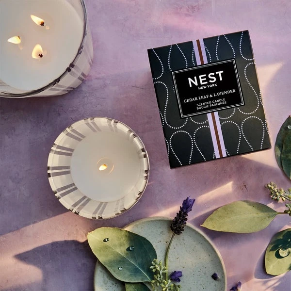 NEST New York Cedar Leaf And Lavender 3-Wick Candle 600g 3 NEST New York Cedar Leaf And Lavender 3-Wick Candle 600g - Image 3