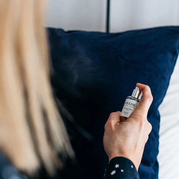 NEOM Bedtime Hero Pillow Mist 100ml 2 NEOM Bedtime Hero Pillow Mist 100ml - Image 2