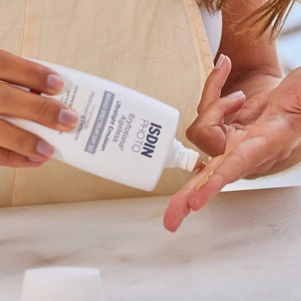 ISDIN Eryfotona Ageless Ultralight Tinted Mineral SPF 50 Sunscreen 3.4 Oz 4 ISDIN Eryfotona Ageless Ultralight Tinted Mineral SPF 50 Sunscreen 3.4 Oz - Image 4