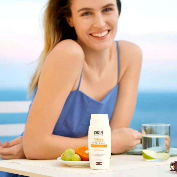 ISDIN Eryfotona Actinica Daily Lightweight Mineral SPF 50+ Sunscreen 3.4 Oz 4 ISDIN Eryfotona Actinica Daily Lightweight Mineral SPF 50+ Sunscreen 3.4 Oz - Image 4