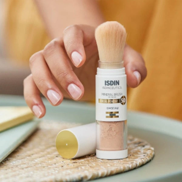 ISDIN ISDINCEUTICS Mineral Brush 100% Mineral Powder Matte Finish With Zinc Oxide 0.14 Oz 4 ISDIN ISDINCEUTICS Mineral Brush 100% Mineral Powder Matte Finish With Zinc Oxide 0.14 Oz - Image 4