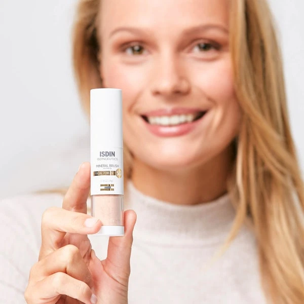 ISDIN ISDINCEUTICS Mineral Brush 100% Mineral Powder Matte Finish With Zinc Oxide 0.14 Oz 6 ISDIN ISDINCEUTICS Mineral Brush 100% Mineral Powder Matte Finish With Zinc Oxide 0.14 Oz - Image 6